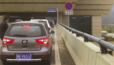 鄭州東站進(jìn)站區(qū)8個(gè)攝像頭拍違章 鄭州東站進(jìn)站區(qū)8個(gè)攝像頭拍違章