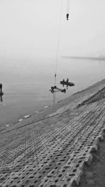 三門峽黃河邊玩車震車掉黃河里系謠傳 三門峽黃河邊玩車震車掉黃河里系謠傳