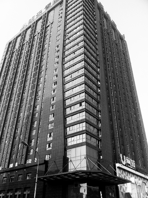 記者按照公開地址在鄭州一處寫字樓尋找一家軟件公司，一無所獲。