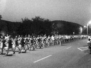 廣場舞大媽“轉(zhuǎn)行”，徐州每晚萬人暴走