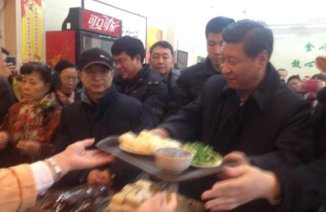 習(xí)近平周末現(xiàn)身包子鋪 排隊(duì)購(gòu)買平易近人 習(xí)近平周末現(xiàn)身包子鋪 排隊(duì)購(gòu)買平易近人