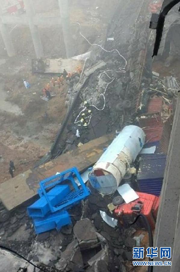 連霍高速洪陽橋被炸坍塌 多輛載有人員的車輛墜橋 連霍高速洪陽橋被炸坍塌 多輛載有人員的車輛墜橋