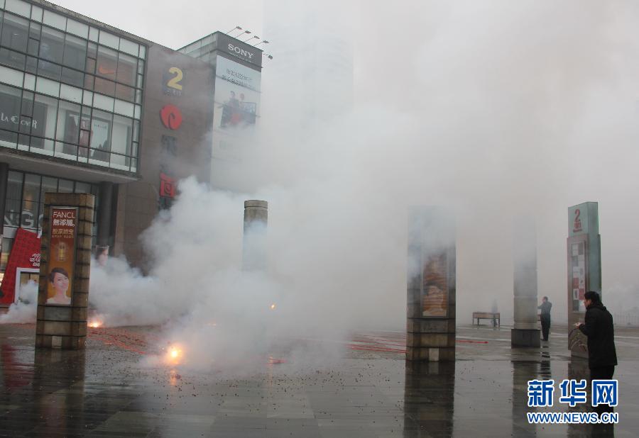 #（晚報(bào)）（4）初五“迎財(cái)神”引爆“開(kāi)門(mén)炮”