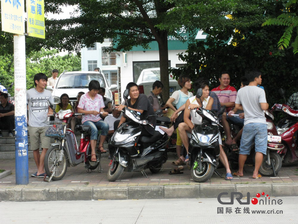 2013年07月10日，廣西壯族自治區(qū)北海市，依然有很多外地人聽信謠言不肯離去。圖片來源：飛影/CF
