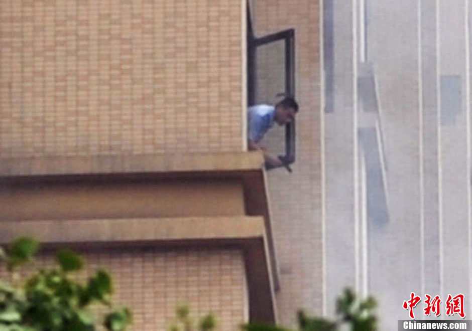 7月31日，成都成華區(qū)二十四城小區(qū)發(fā)生警匪槍戰(zhàn)。