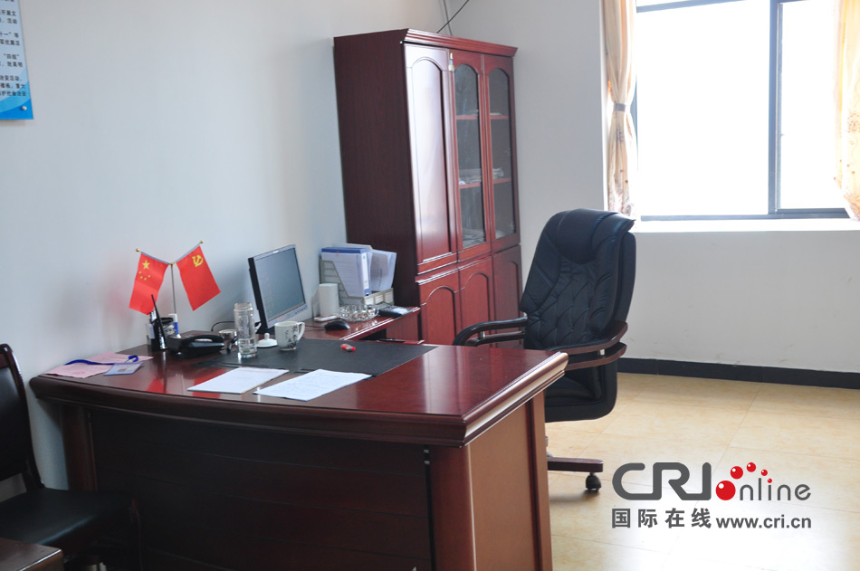 2013年10月21日，長沙云蓋村欠債千萬新建的豪華村部樓。