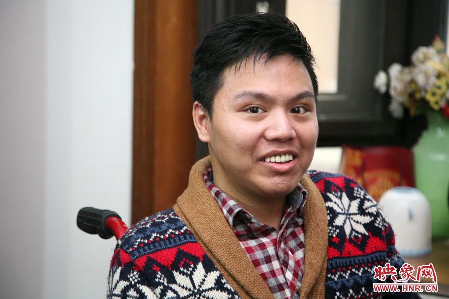 練完歌后，海龍害羞的朝著記者笑了下，說自己發(fā)揮的不好。