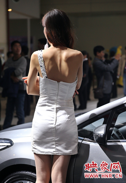 雖然進(jìn)入深秋，車(chē)模依然“輕裝”上場(chǎng)。