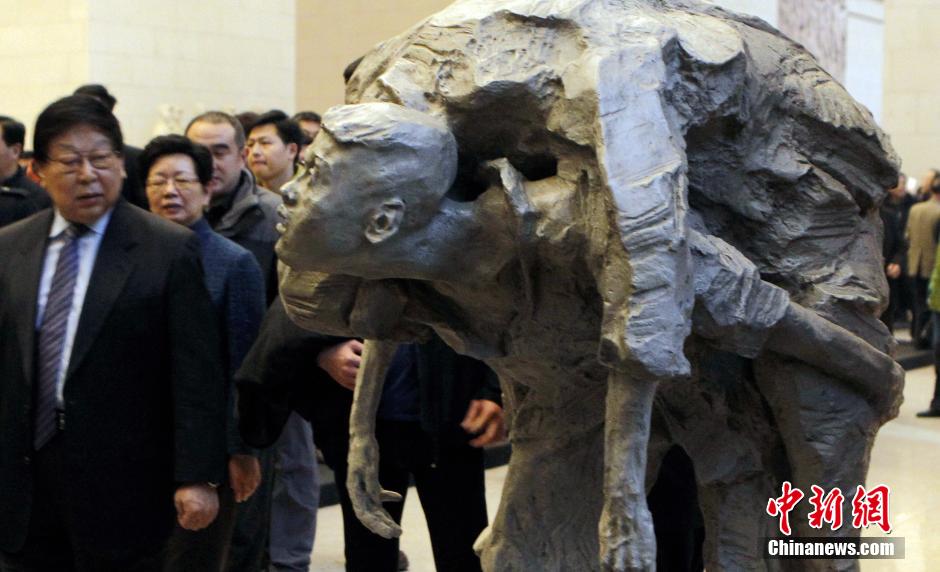 紀念南京大屠殺遇難同胞雕塑展亮相國家博物館 紀念南京大屠殺遇難同胞雕塑展亮相國家博物館