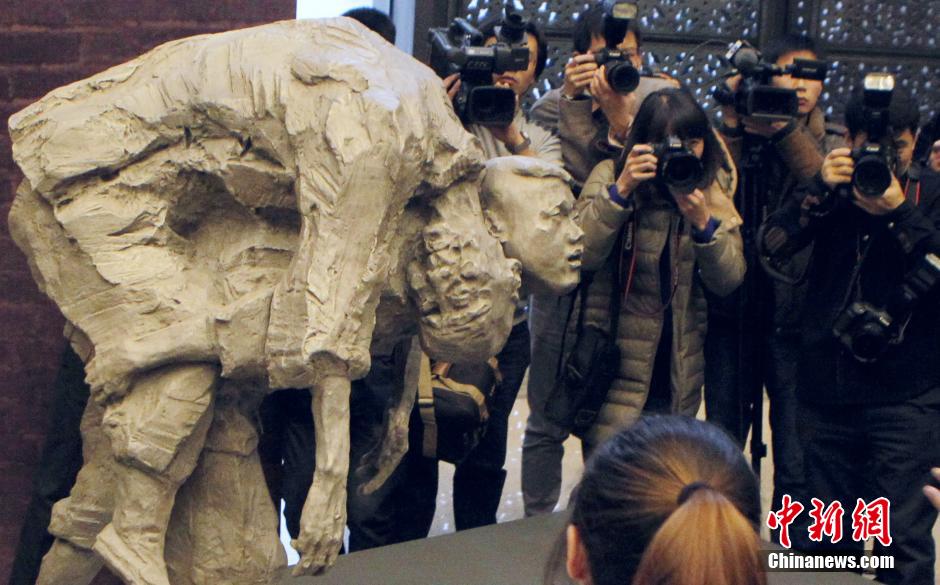 紀念南京大屠殺遇難同胞雕塑展亮相國家博物館 紀念南京大屠殺遇難同胞雕塑展亮相國家博物館
