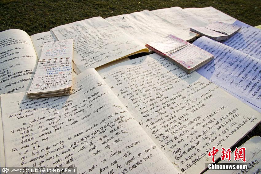 河南鄭州高校美女學(xué)霸齊曬課堂筆記 河南鄭州高校美女學(xué)霸齊曬課堂筆記