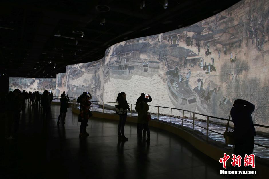 “會(huì)動(dòng)”的《清明上河圖》亮相河南開(kāi)封