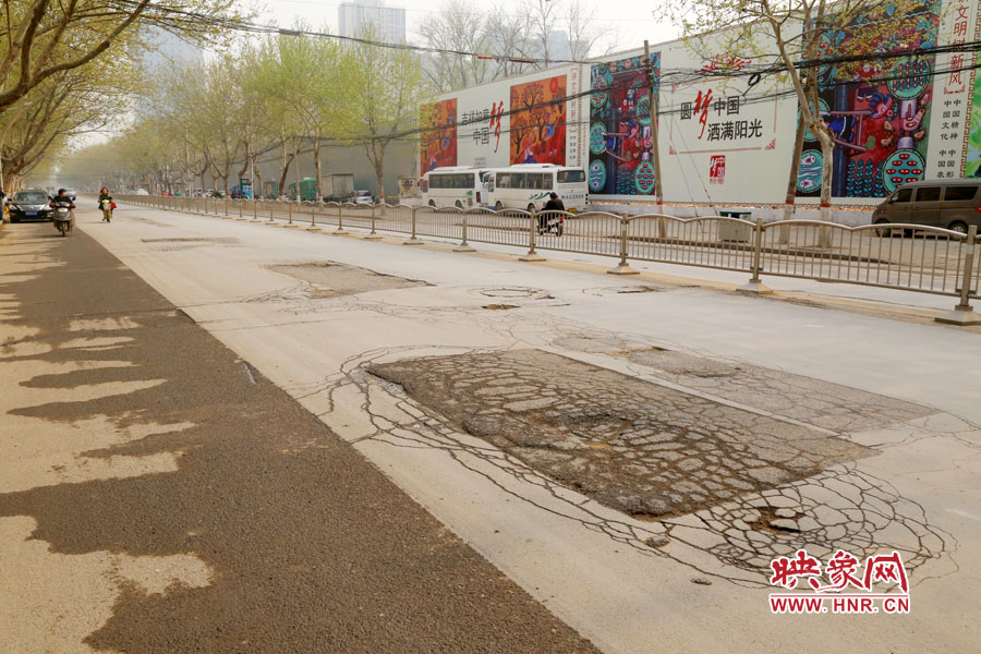 布滿了大小補(bǔ)丁的南陽路