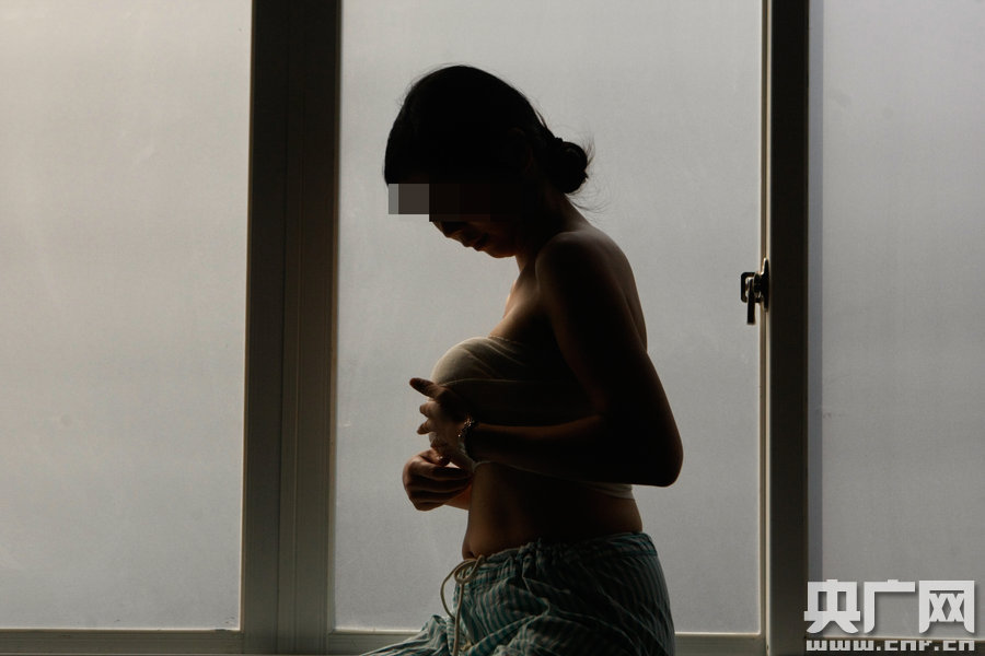 將挑戰(zhàn)國(guó)內(nèi)最大的600cc隆胸假體，誓要成為“中國(guó)最胸辣媽”。