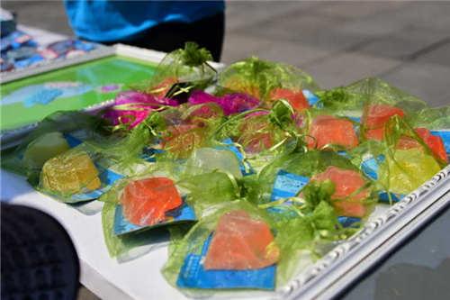 500張笑臉綻放二七廣場 只因?yàn)橐粋€(gè)特殊的日子