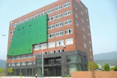 主體已完工的社區(qū)服務(wù)中心。