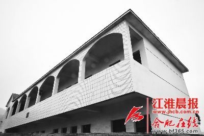 事發(fā)小學(xué)。晨報(bào)記者 高博 攝