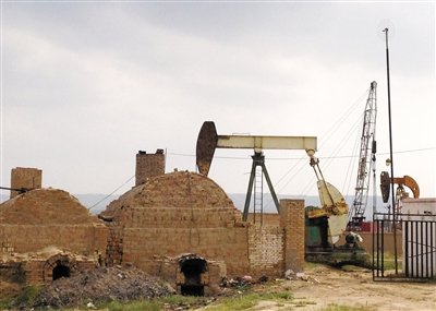 正在作業(yè)的揭蓋井，位于定邊縣紅柳溝鎮(zhèn)紅柳溝村。