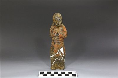 1號墓出土的陶俑。新華社發(fā)