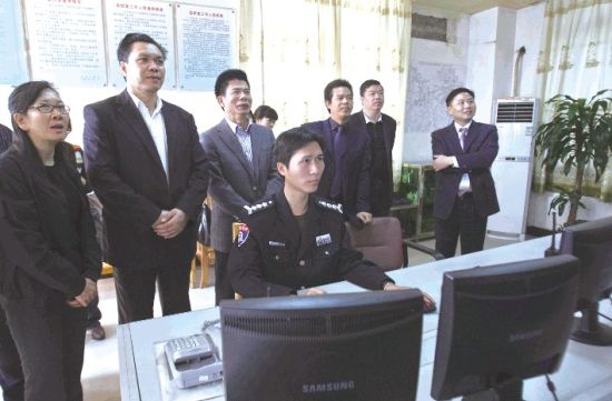 國家民政部農(nóng)村社區(qū)驗收評估組對南海區(qū)農(nóng)村社區(qū)建設(shè)進行檢查驗收。