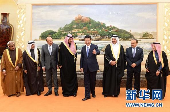 習(xí)近平唔海合會代表團(tuán):望早日簽署自貿(mào)協(xié)定 習(xí)近平唔海合會代表團(tuán):望早日簽署自貿(mào)協(xié)定