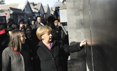 2012年2月2日，北京，默克爾來到南鑼鼓巷游覽。