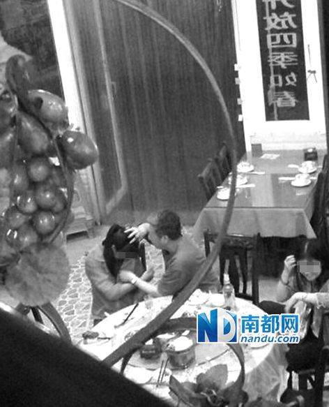 被指“性騷擾”女生 川美退休副教授:與“師德”無(wú)關(guān) 被指“性騷擾”女生 川美退休副教授:與“師德”無(wú)關(guān)