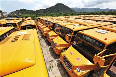 8月28日，浙江溫嶺，擱置農(nóng)村近1年的校車(chē)。