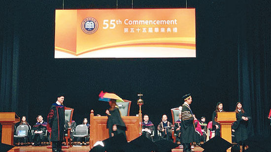 　浸會大學(xué)校長陳新滋拒絕為支持占中者頒發(fā)畢業(yè)證