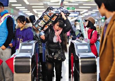 “網(wǎng)絡(luò)黃?！迸浒僬讓拵屍?0.1秒發(fā)現(xiàn)退票