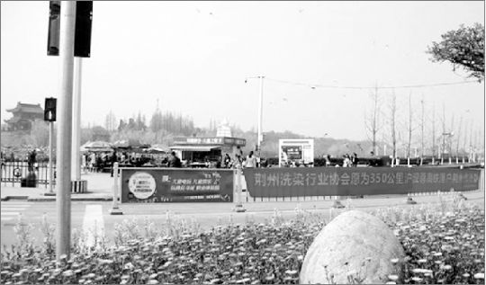 荊州民間組織的倡議活動吸引許多市民關(guān)注。