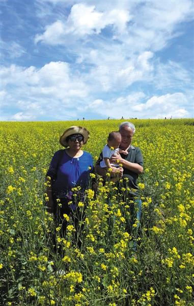 事故之前，老兩口的合影，李春同說，老兩口一輩子很少一起照相。家屬供圖