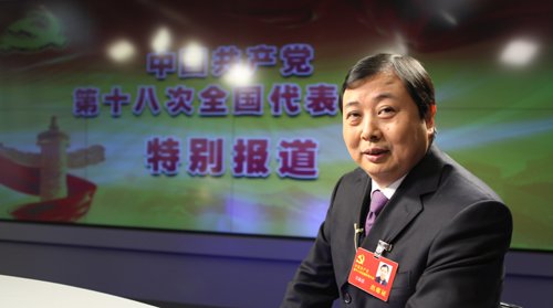 十八大代表，江蘇省江陰市華西村黨委書(shū)記、華西集團(tuán)董事長(zhǎng)吳協(xié)恩