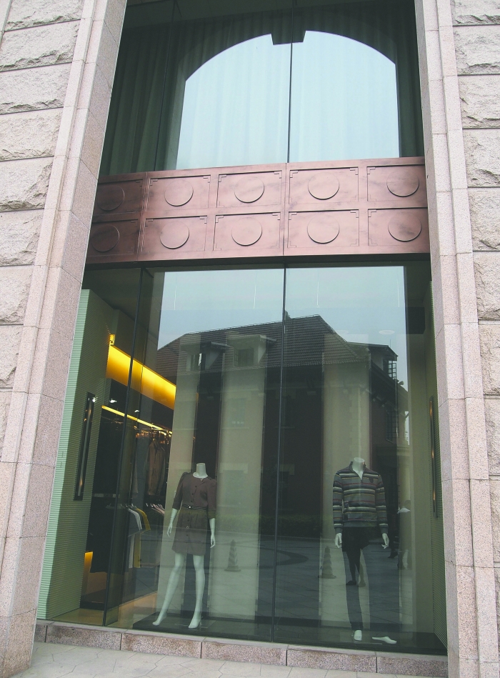 成都新東方千禧大酒店內(nèi)，曾銷售假冒LV產(chǎn)品的店鋪