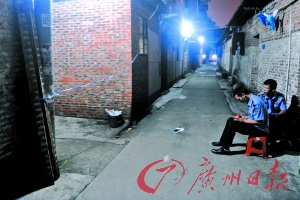 事發(fā)出租屋前拉起了警戒線，警方正在現(xiàn)場(chǎng)調(diào)查。記者陳楓攝