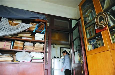 老人生活簡樸，平時有保姆照顧