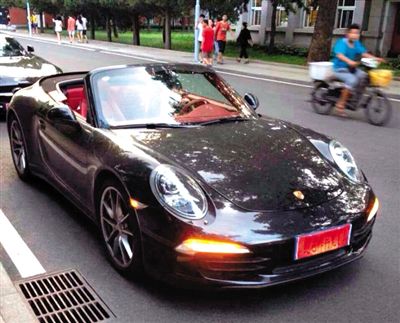 近日，一組“北體大畢業(yè)典禮豪車云集堪比車展”組圖在網(wǎng)絡(luò)爆紅。網(wǎng)絡(luò)截圖