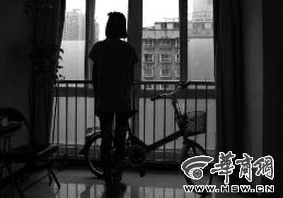 15歲女孩進(jìn)離家出走夜總會 學(xué)陪酒被母親救出 15歲女孩進(jìn)離家出走夜總會 學(xué)陪酒被母親救出