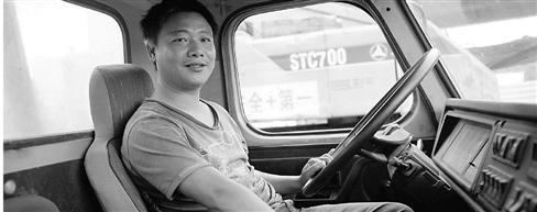 浙江吊車司機從火場吊出3人 老板當場獎1部iPhone6 浙江吊車司機從火場吊出3人 老板當場獎1部iPhone6