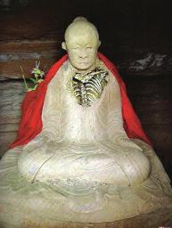 陜西多地現(xiàn)“肉身泥佛” 泥皮脫落現(xiàn)完整骨骼 陜西多地現(xiàn)“肉身泥佛” 泥皮脫落現(xiàn)完整骨骼