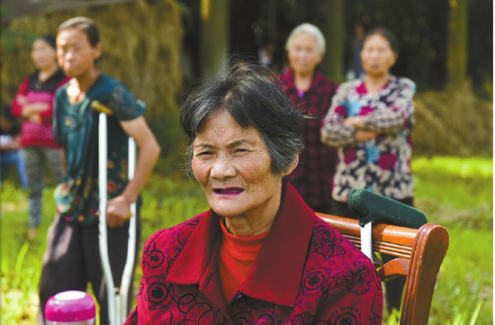 七旬老人狀告四子女，要求他們常回家看看