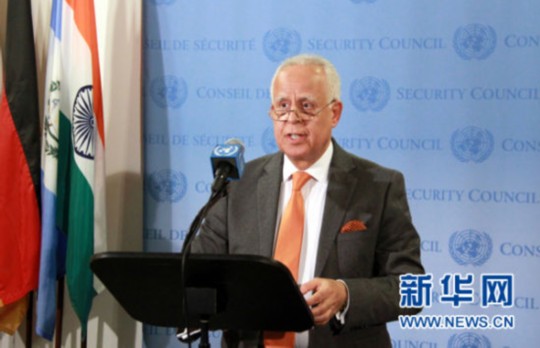 12月12日，在美國紐約聯(lián)合國總部，安理會本月輪值主席、摩洛哥常駐聯(lián)合國代表盧利什基向媒體宣讀聲明。聯(lián)合國安理會12日發(fā)表媒體聲明，對朝鮮發(fā)射衛(wèi)星的行為表示譴責(zé)。 新華社記者林瓊攝