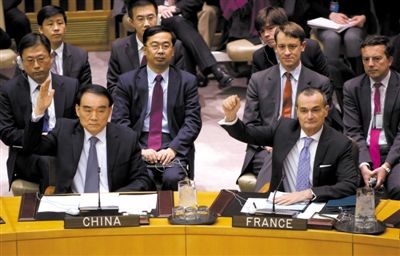 1月22日，紐約，中國常駐聯(lián)合國代表李保東舉手贊成通過對朝鮮制裁決議。