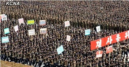 大會(huì)結(jié)束后，與會(huì)群眾舉行示威游行。