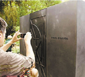 捷克旅行社推“腐敗游”，火了！