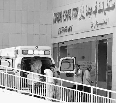 圖為一輛救護(hù)車抵達(dá)沙特吉達(dá)法赫德國(guó)王醫(yī)院。