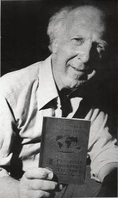 世界公民政府組織創(chuàng)始人去世 自稱“無國(guó)籍”