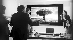 屏幕顯示樹的畫面，求職者獲知真相