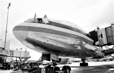 2011年4月5日，美國航空公司為洛杉磯至上海首條直飛航線的開通舉行剪彩儀式。目前，美國航空、美國聯(lián)合航空和達(dá)美航空已經(jīng)向中國提交了飛行計(jì)劃。