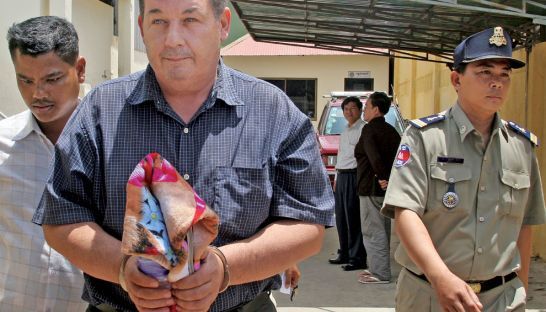 邁克爾·佩佩在柬埔寨被逮捕。